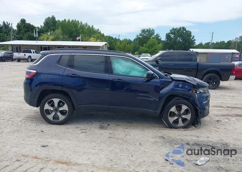 2018 Jeep Compass Latitude 4X4 z USA, uszkodzony, nr VIN 3C4NJDBB4JT117805